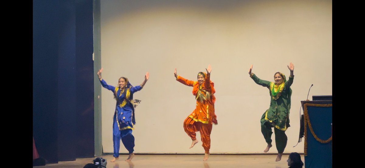 CBC_Chandigarh's tweet photo. The event concluded with spectacular cultural performances, including soulful music, energetic dances, and a lively Bhangra by the PEB Club. Here's to celebrating our heritage and striving for a brighter future!

#RepublicDay2025 #RepublicDayIndia 
@PEC_Chandigarh 
@airnews_chd https://t.co/xI9Cn3b6lH