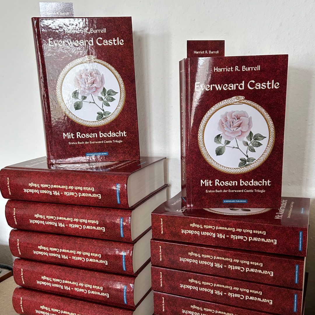 Der Auftakt unserer neuen Fantasy-Trilogie.
Erscheint am 27.01.25 als E-Book, Paperback und Hardcover.

Harriet R. Burrell
Everweard Castle – Mit Rosen bedacht
Erstes Buch der Everweard Castle Trilogie
eplnk.com/rosenbedacht

#Fantasy
#Neuerscheinung
#Buchempfehlung