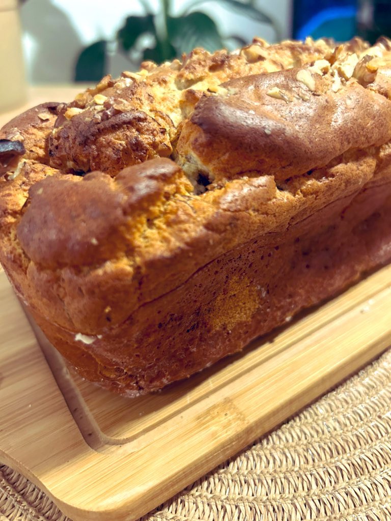 Silnari's tweet photo. RECETA SIN TACC Y SIN AZÚCAR 
Budín de Banana y Nueces 🍌🍮🌰

Siempre me piden este tipo de recetas y era un pendiente para muchos, así que ahí va receta en hilo

Si te gusta es RT👇 https://t.co/zRFgzMXZNs