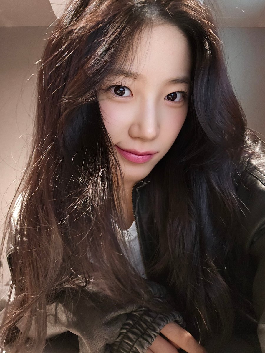 Just took a few selfies because I felt pretty today. ♡