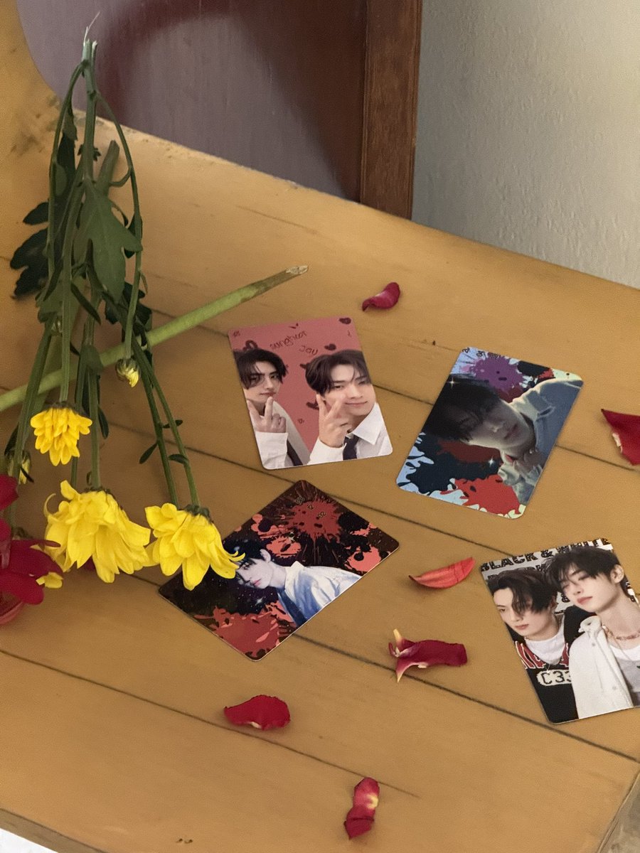lonely_luuna's tweet photo. Today at @theredstringjs 🤍
#theredstring_jayhoon
#흑백즈_soulmate https://t.co/bxPMTmQ9Nk