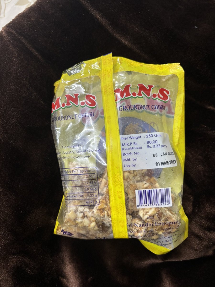 Johnsjohn17154's tweet photo. Happiness is eating after eight months our village snacks 😌😌
Evalavu taste ah iruku theriuma
#groundnet chikki https://t.co/CHInYZs5w7
