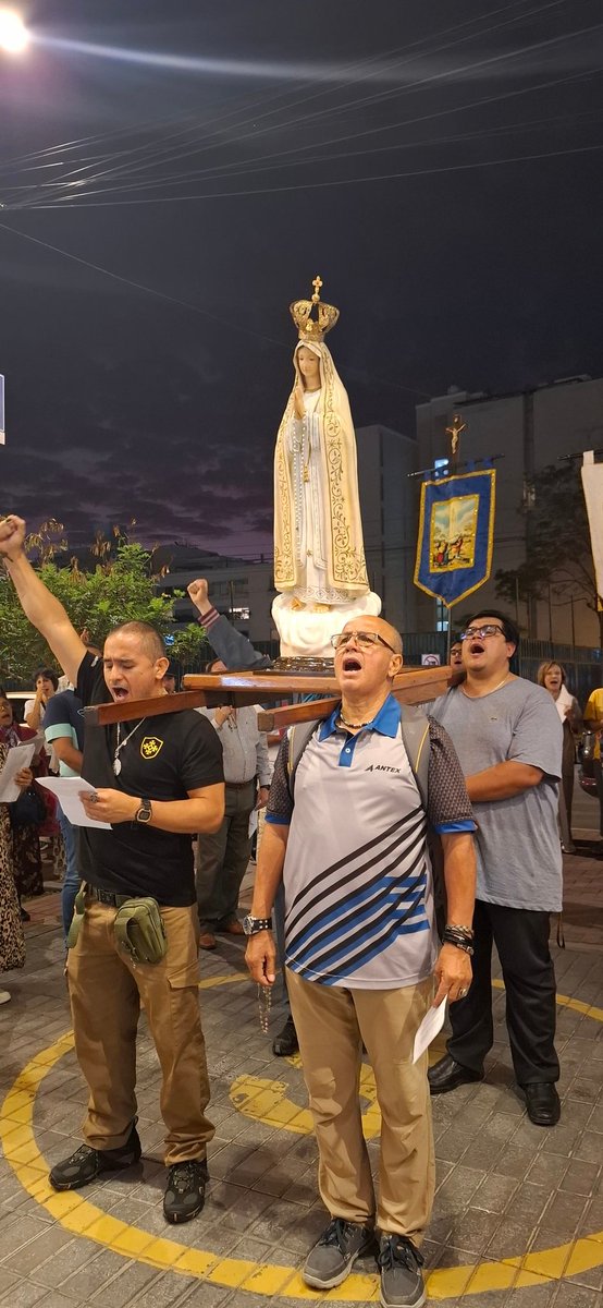 Jim® (@ximr_r) on Twitter photo Y aquí, esperando que los alienados del <a href="/Rosariodehombre/">RosariodeHombreStgo</a> salgan a rezar en su latín masticado, para condenar el encubrimiento de su iglesia católica al pederasta Juan Luis Cipriani y celebrar la disolución del Sodalicio... o
será que eso no los ofende...?
#MaríaMaricón Y aquí, esperando que los alienados del <a href="/Rosariodehombre/">RosariodeHombreStgo</a> salgan a rezar en su latín masticado, para condenar el encubrimiento de su iglesia católica al pederasta Juan Luis Cipriani y celebrar la disolución del Sodalicio... o
será que eso no los ofende...?
#MaríaMaricón