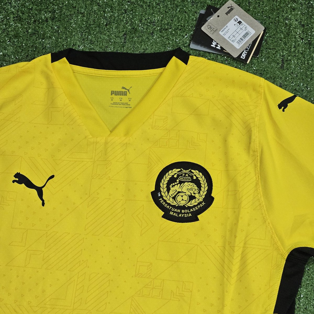 wanfakhrul23's tweet photo. π Close-up
Jersi Malaysia (Home) 2025
PUMA β’ Saiz M β’ RM319
#FAM #HarimauMalaya #PUMAFOOTBALL #PUMAMY https://t.co/f9wwfFd6Ek