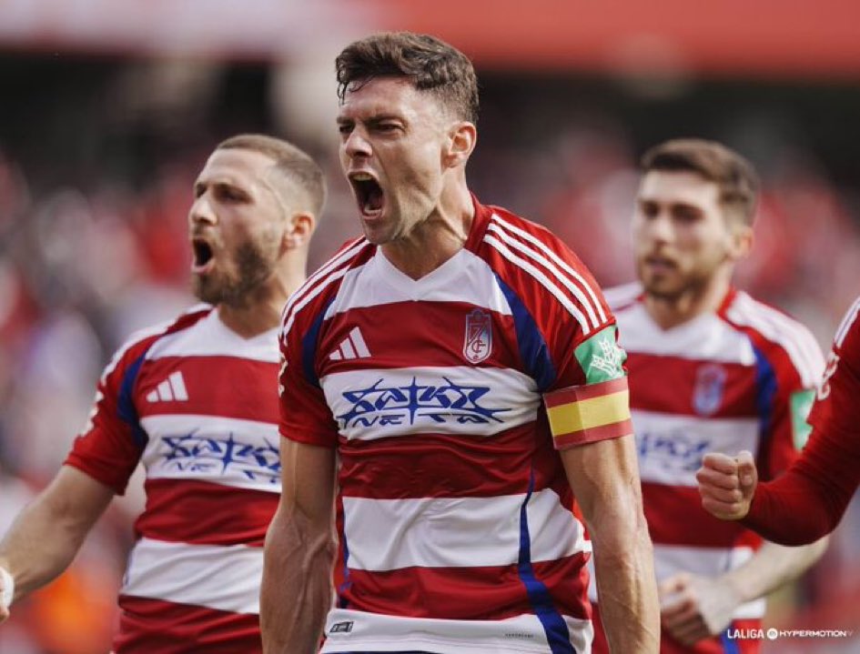 - Es guapo (no como otros)
- Corpulento
- Huevos que no entran en la Alhambra
- No falla todas las ocasiones que tiene (no como otros)
- Guapo
- Carismático
- Hace bueno a Weissmann

SOY BOYERA.