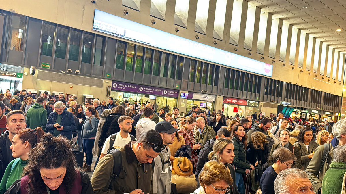 A los que nos gustaría que hubiera tren de alta velocidad en Huelva. 
Tranquilos,  en vez de ponerlo,van a frenar todos lo demás trenes. Desde sevilla. Así, no nos sentiremos discriminados. <a href="/InfoAdif/">INFOAdif</a> <a href="/Adif_es/">Adif</a>  esto se os ha ido de las manos. 
Pueblo despertemos.#solopuedeirapeor