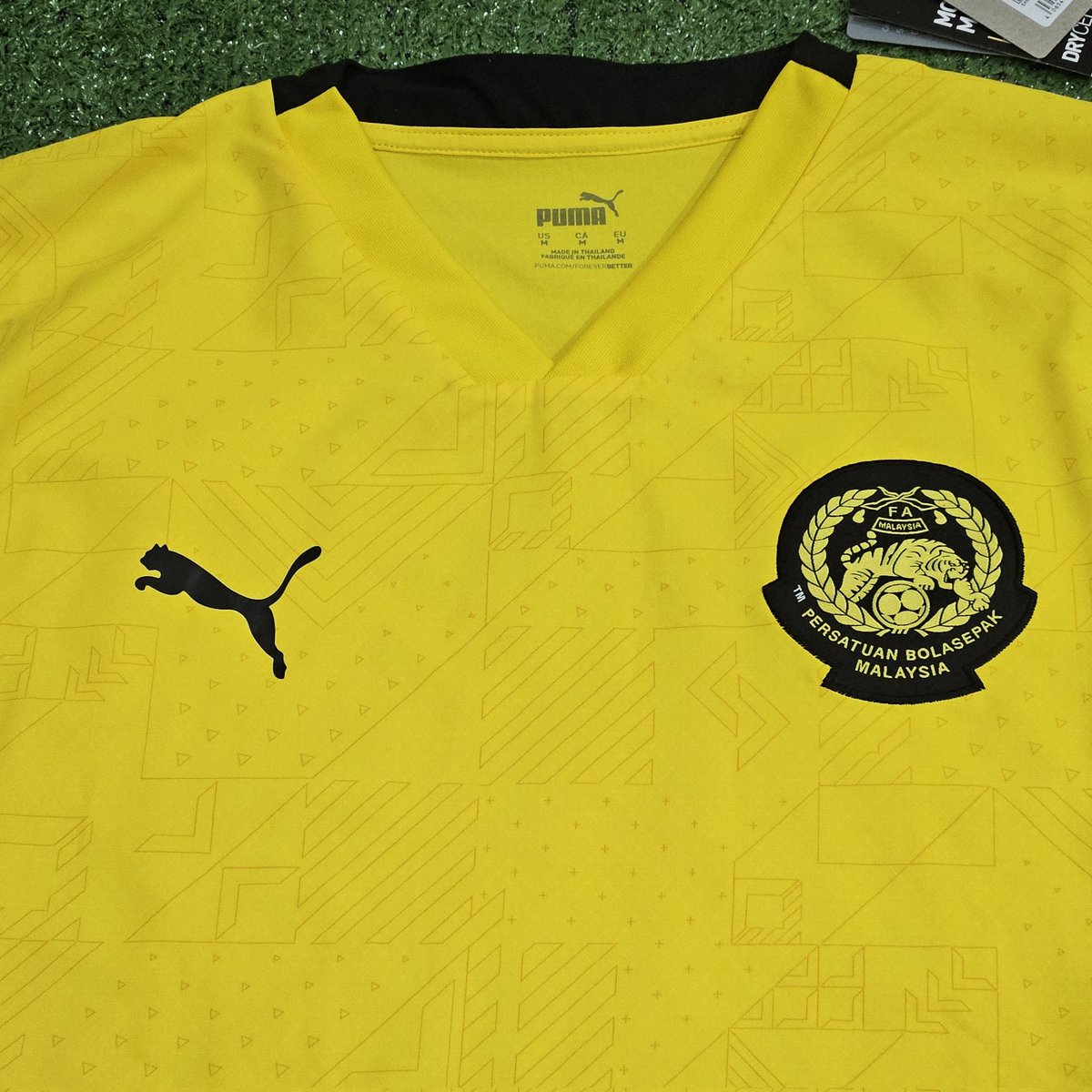 wanfakhrul23's tweet photo. π Close-up
Jersi Malaysia (Home) 2025
PUMA β’ Saiz M β’ RM319
#FAM #HarimauMalaya #PUMAFOOTBALL #PUMAMY https://t.co/3hUgJMZ4e0