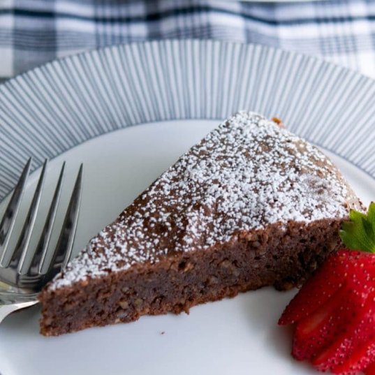 CarriesExpKtchn's tweet photo. This Flourless Chocolate Cake made with almonds and unsweetened cocoa powder is decadent and rich, just like a brownie.
RECIPE--> https://t.co/i6dY6Iunvi
#NationalChocolateCakeDay #flourlesscake #glutenfreedessert https://t.co/LMGzPVKBc8