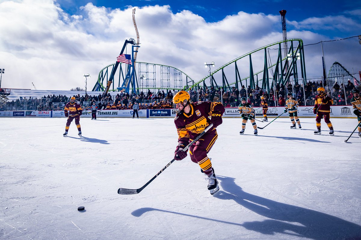 That <a href="/HockeyDayMN/">Hockey Day Minnesota</a> backdrop 😍
#GWH #HDM