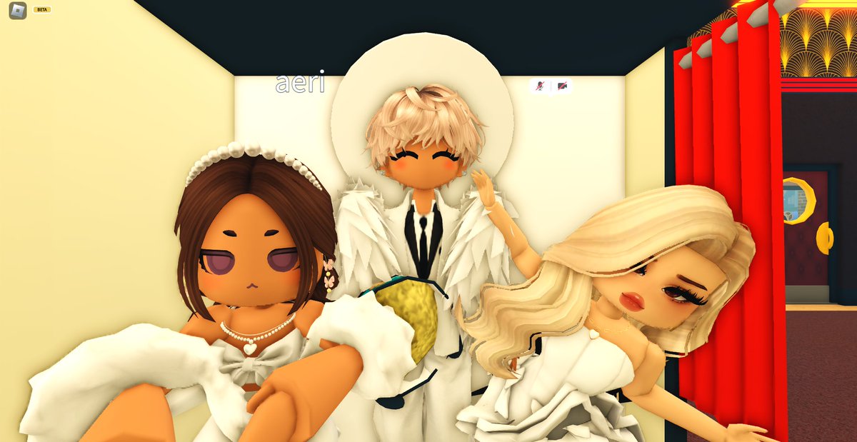 KV1921_'s tweet photo. @heybloxburg This is ours https://t.co/EifqODjbnH