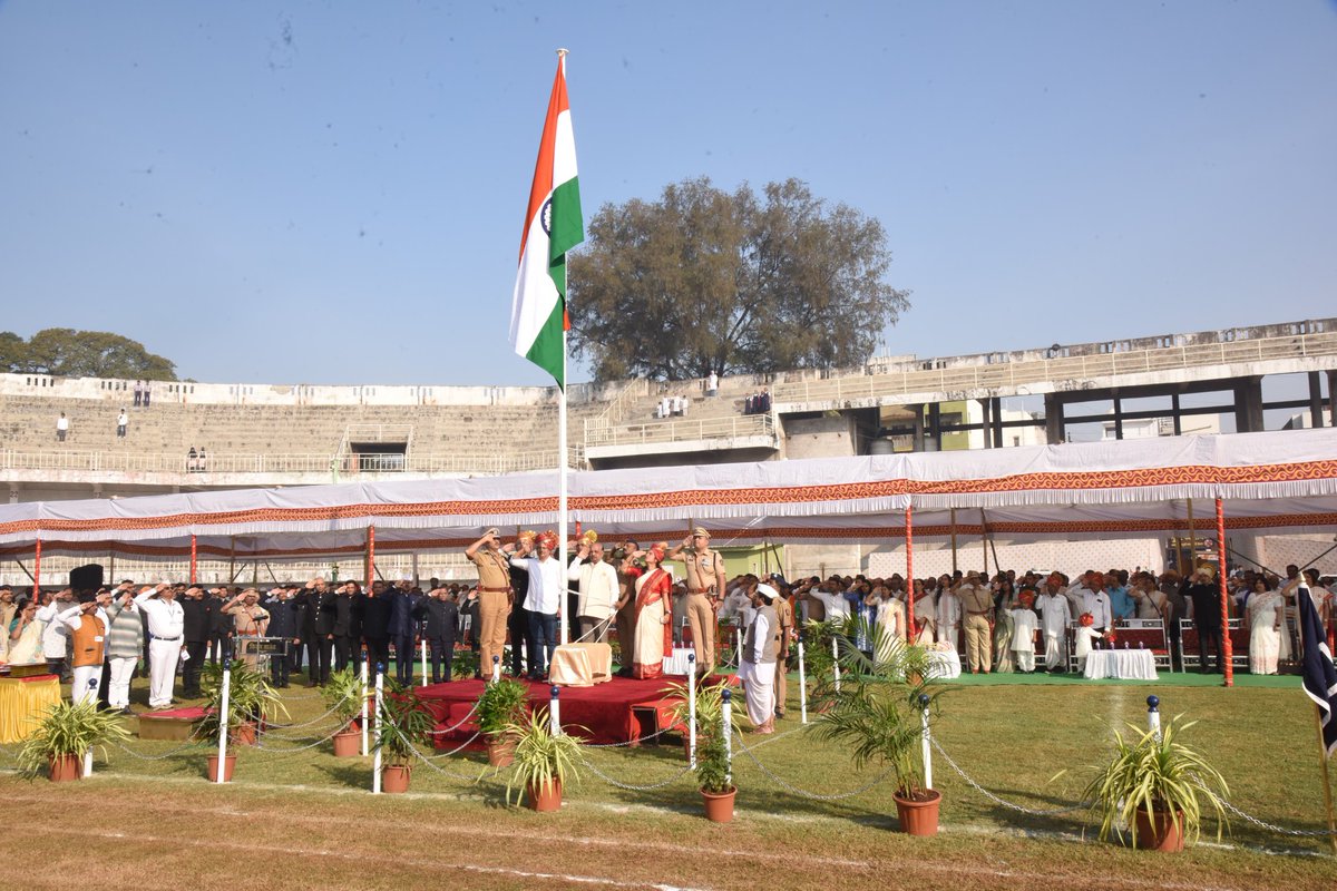 *मेरा भारत, मेरा अभिमान*
ललित गांधी. 

76वें गणतंत्र दिवस के अवसर पर कोल्हापुर में आयोजित सरकारी ध्वजारोहण कार्यक्रम में भाग लेने का अवसर प्राप्त हुआ।

कोल्हापुर के पालक मंत्री प्रकाश आबिटकर जी के साथ ध्वजारोहण और अन्य समारोहों में शामिल हुआ। महाराष्ट्र सरकार में "जैन महामंडल" के