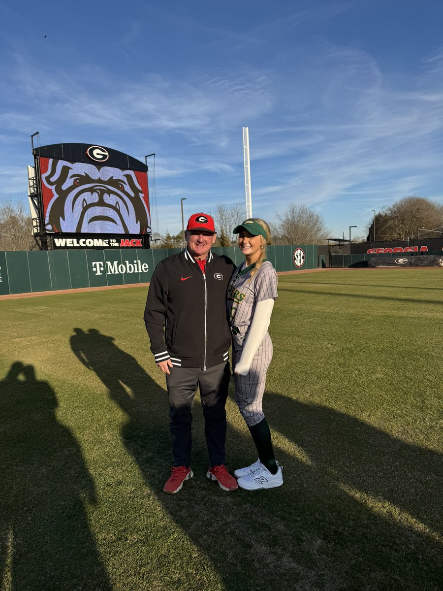 Julia_Dillard10's tweet photo. Thank you @UGASoftball for an awesome camp! I loved seeing all the facilities, and talking with the players!  @UGACoachTony @Syd_finch @MikeDavo17 @chelsw20 @Vipers08Vaughn @LassiterFastpi1 https://t.co/RkCi4Cphes