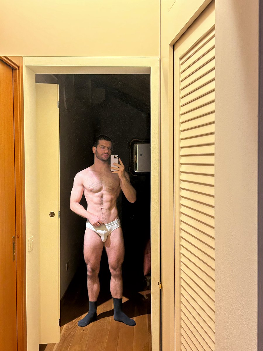 Giorgitooo's tweet image. Lighting is really doing all the heavy lifting in this one