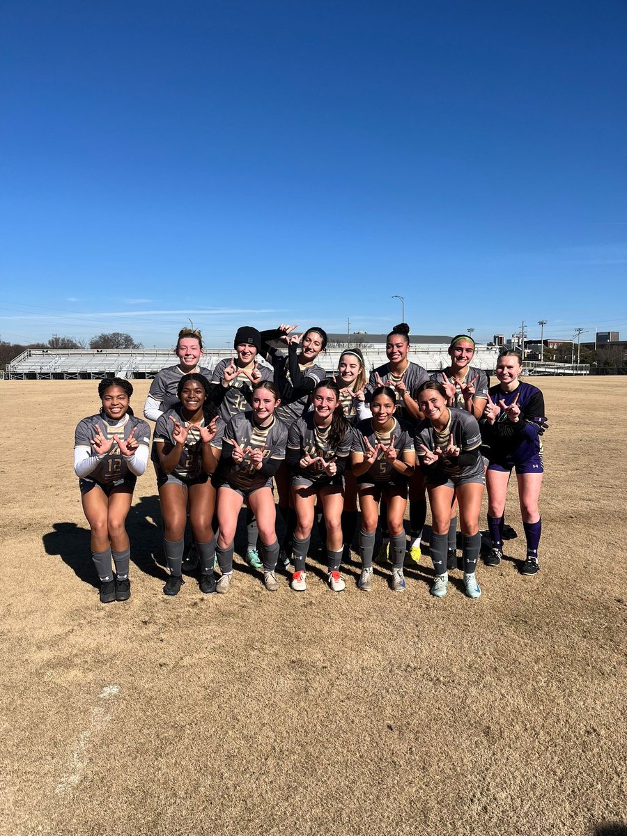 Grey team wins 1-0 in our first spring inter-squad match! 

Anna Drexel scored the lone goal with an assist from Jette Zimmer 👏 

#WinAsOne