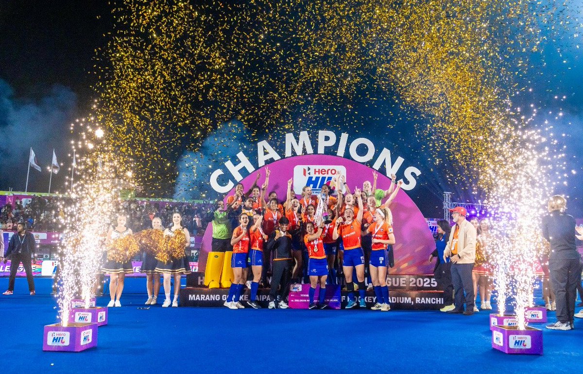 DDNewslive's tweet photo. 𝐎𝐝𝐢𝐬𝐡𝐚 𝐖𝐚𝐫𝐫𝐢𝐨𝐫𝐬 𝐜𝐫𝐨𝐰𝐧𝐞𝐝 𝐜𝐡𝐚𝐦𝐩𝐢𝐨𝐧𝐬 𝐨𝐟 𝐭𝐡𝐞 𝐡𝐢𝐬𝐭𝐨𝐫𝐢𝐜 𝐖𝐨𝐦𝐞𝐧’𝐬 𝐇𝐞𝐫𝐨 𝐇𝐨𝐜𝐤𝐞𝐲 𝐈𝐧𝐝𝐢𝐚 𝐋𝐞𝐚𝐠𝐮𝐞

The inaugural edition of the Women’s Hero Hockey India League (HIL) came to an end with Odisha Warriors lifting the title with a 2-1 victory over JSW Soorma Hockey Club in the Final.

@HockeyIndiaLeag @WAVES_OTT @TheHockeyIndia @FIH_Hockey @ddsportschannel #HILFinal | @suchitra15dec