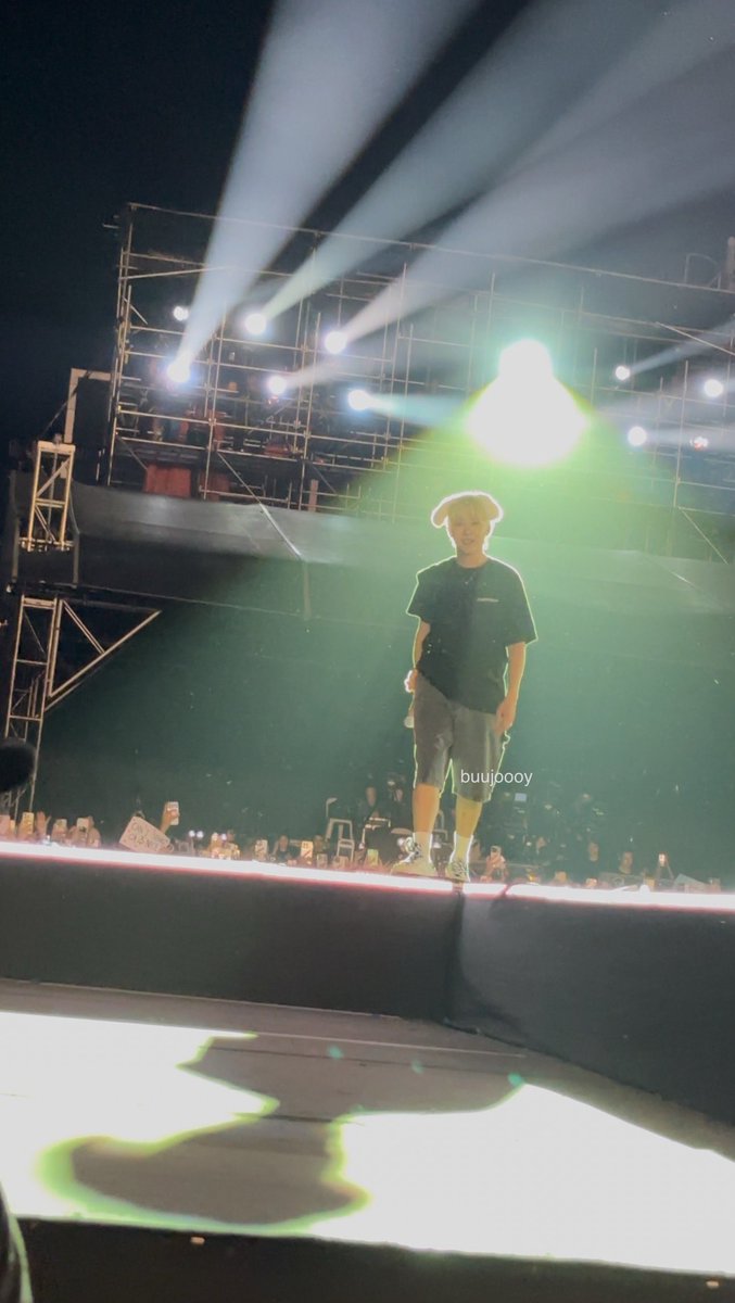 buujoooy's tweet photo. Can’t believe I finally saw my comfort person up close. ily, my boo! 🥹🧡
#SEVENTEEN_RIGHT_HERE_IN_BULACAN https://t.co/OYSj13fTw3