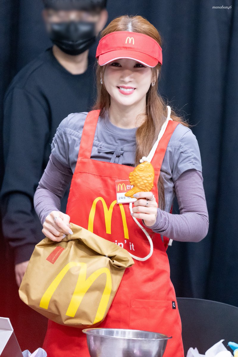 manabun46's tweet photo. 250125 Apink シーズングリーティング 
サイン会 チョロン
#에이핑크 #Apink
#박초롱 #Chorong @Apinkpcr https://t.co/4FgrlWvi8F