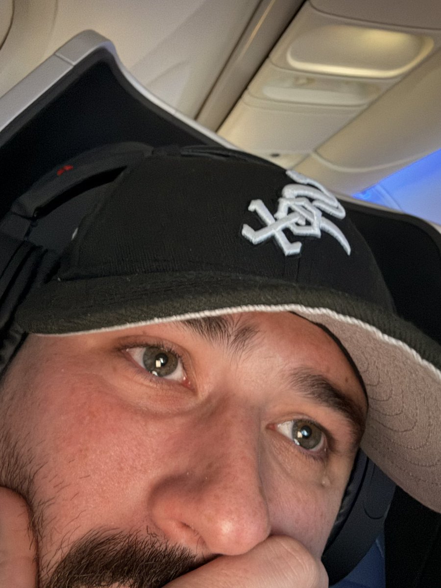 JoeSantagato's tweet photo. Decided to watch Interstellar on this flight home. https://t.co/kQV9DYdq1W