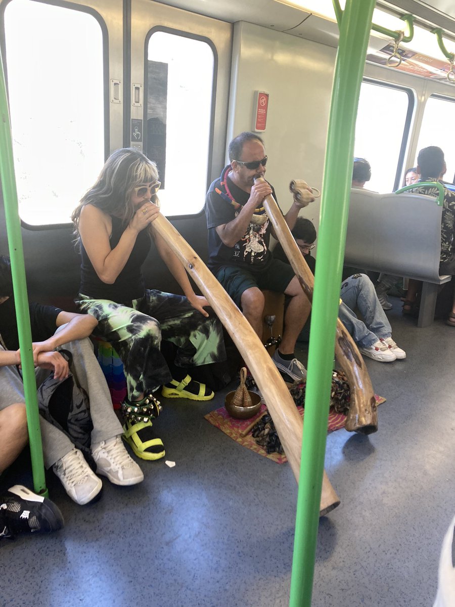 violentinat's tweet image. Yo quiero tanto a esta región no entiendo por qué insiste en hacerme sufrir