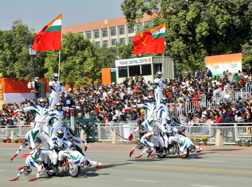prodefgau's tweet photo. Famously known as ‘The Dare Devils’, the Corps of Signals #IndianArmy Motorcycle Rider Display Team showcased their unmatched skill and precision with breathtaking stunts during the motorcycle display. #IndianArmy #TheDareDevils https://t.co/FxL0vkJ9NP