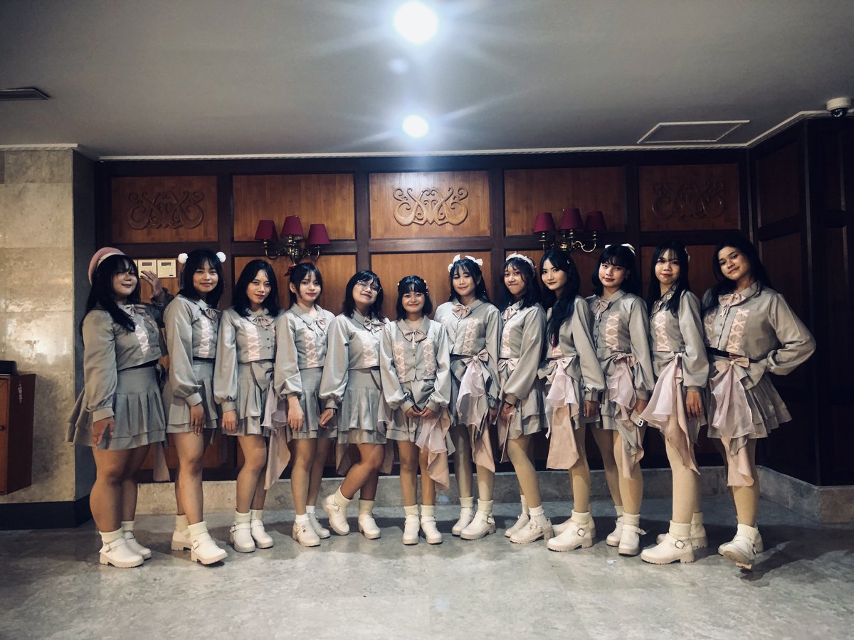starus_official's tweet photo. "Kelingking kita berjanji, jari manis jadi saksi. Bahagia tuk s'lamanya"

Seperti penggalan lirik diatas kami berharap pernikahan kalian dipenuhi hal yang bahagia dan selalu dimudahkan dalam segala hahal💐

Sekali lagi, happy wedding untuk Prita &amp; Nanda🌹🌷 https://t.co/fKMCFZ21vE