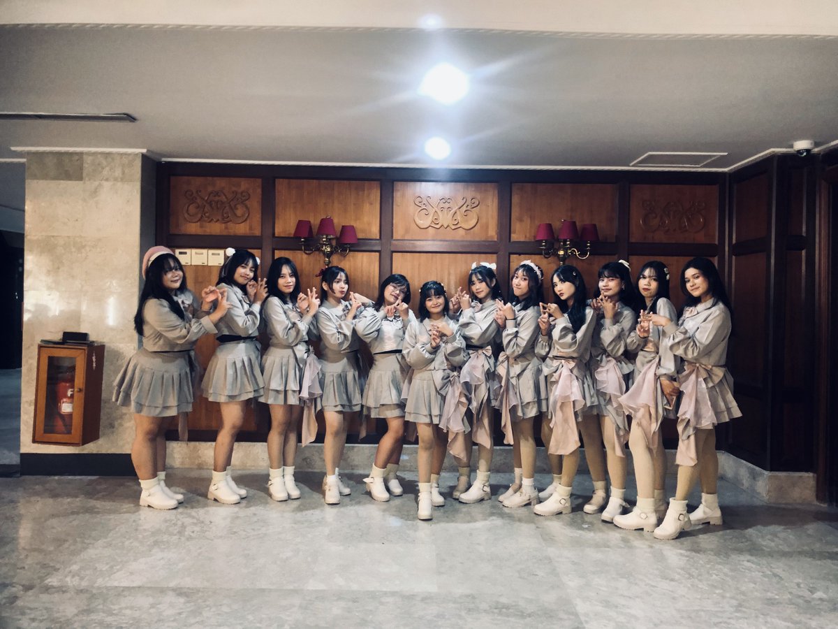 starus_official's tweet photo. "Kelingking kita berjanji, jari manis jadi saksi. Bahagia tuk s'lamanya"

Seperti penggalan lirik diatas kami berharap pernikahan kalian dipenuhi hal yang bahagia dan selalu dimudahkan dalam segala hahal💐

Sekali lagi, happy wedding untuk Prita &amp; Nanda🌹🌷 https://t.co/fKMCFZ21vE