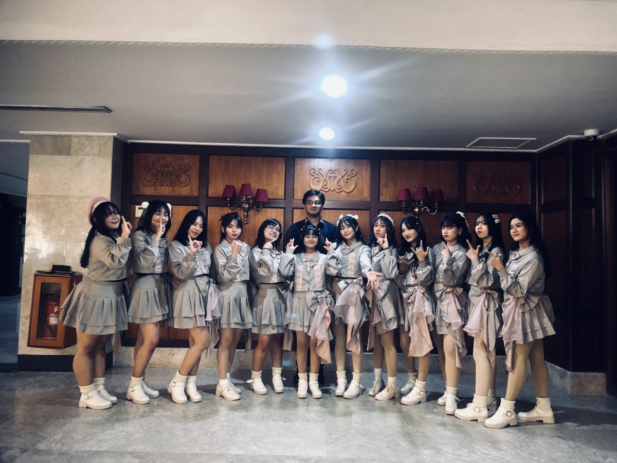 starus_official's tweet photo. "Kelingking kita berjanji, jari manis jadi saksi. Bahagia tuk s'lamanya"

Seperti penggalan lirik diatas kami berharap pernikahan kalian dipenuhi hal yang bahagia dan selalu dimudahkan dalam segala hahal💐

Sekali lagi, happy wedding untuk Prita &amp; Nanda🌹🌷 https://t.co/fKMCFZ21vE
