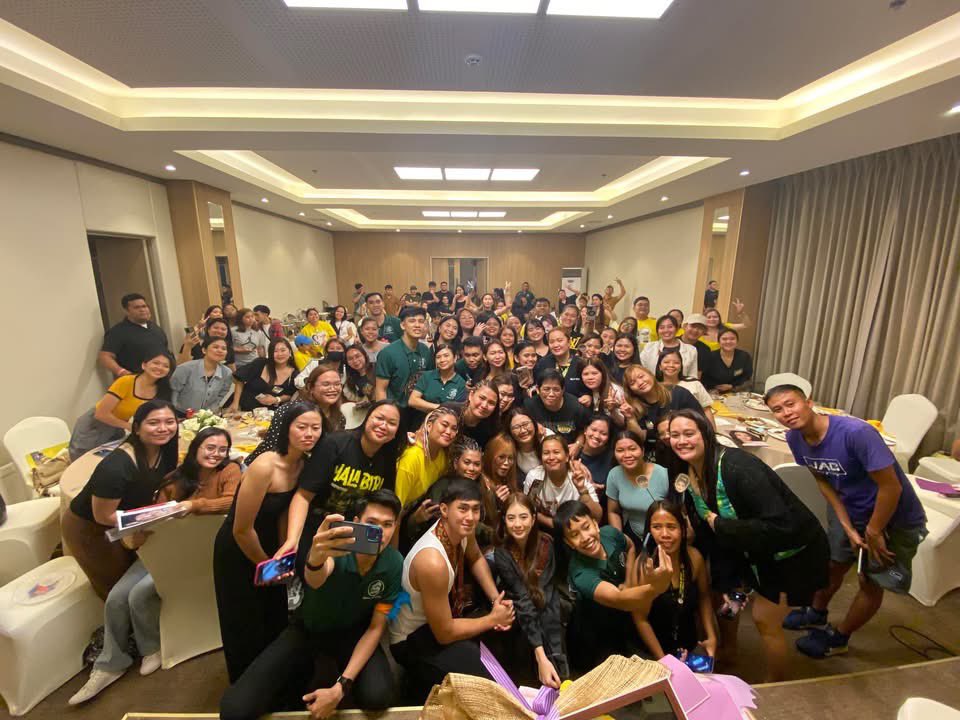 eclipwzets's tweet photo. Iloilo chapter w/ JMFyang!!💛🫶 https://t.co/cr7mhM8Sme