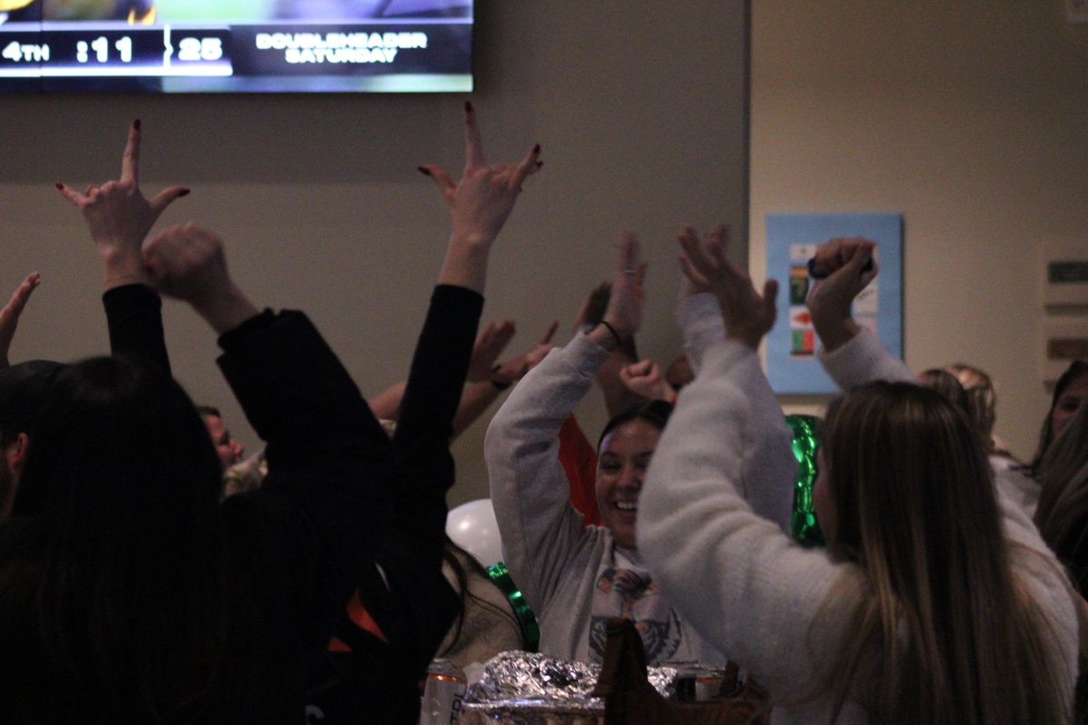 Playoff Fever at Oakley Greens!!! 🏈 Feel the excitement of the NFL playoffs, where every game is a party. There’s no better place to catch all the action.✨

 #NFLPlayoffs #OakleyGreens #FootballFever #GameDay #NFLFans #PlayoffParty #FootballSeason #SportsBar #WatchParty