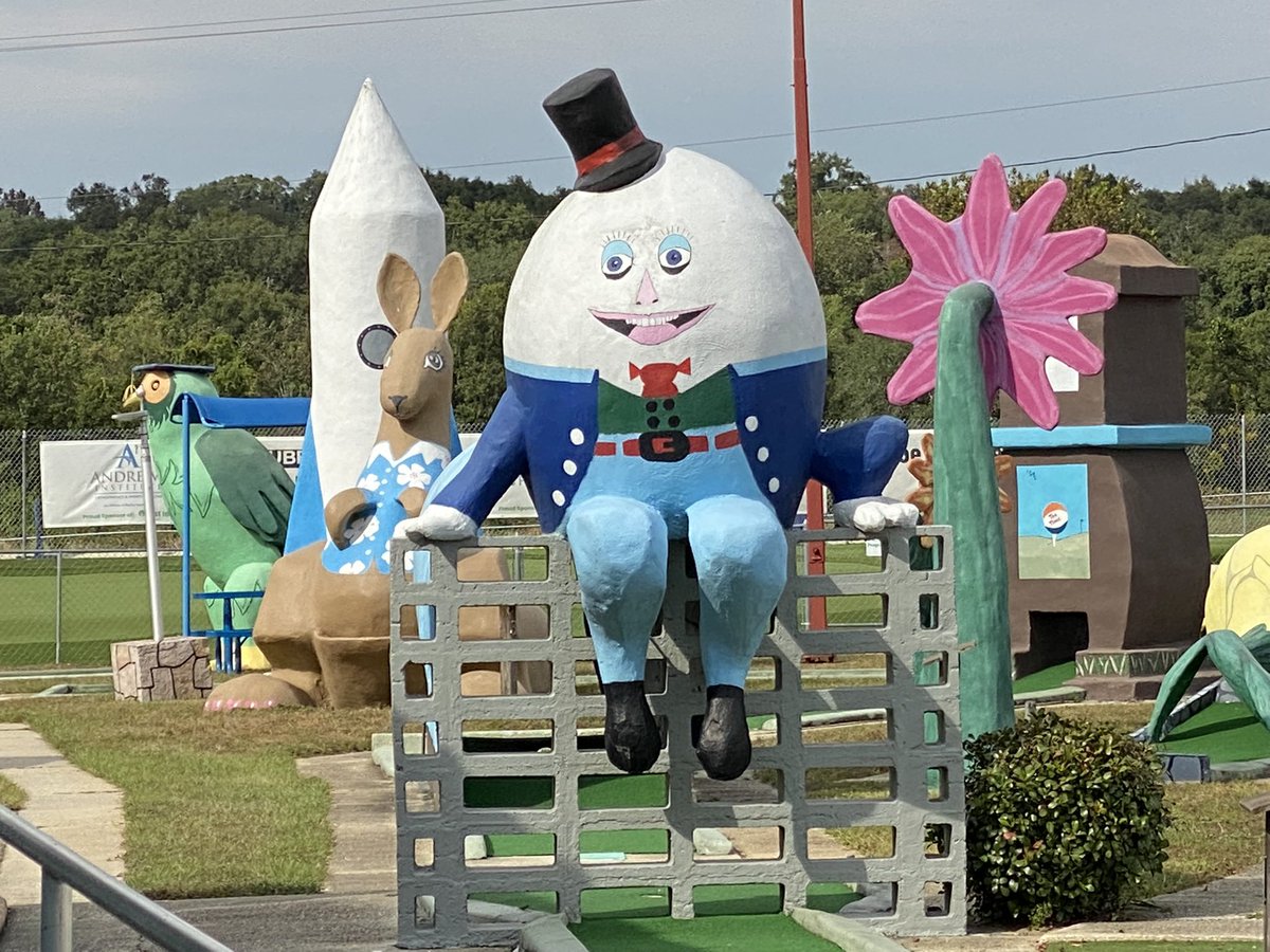 AuthenticFL's tweet photo. We โค๏ธ old mini golf courses! โณ๏ธ If you do, too, check out this #AuthenticFlorida article: https://t.co/P43xSqy4yh
#SundayFunday #MiniGolf #Florida #FunshineState #LoveAF https://t.co/Jg1cYGQnMe