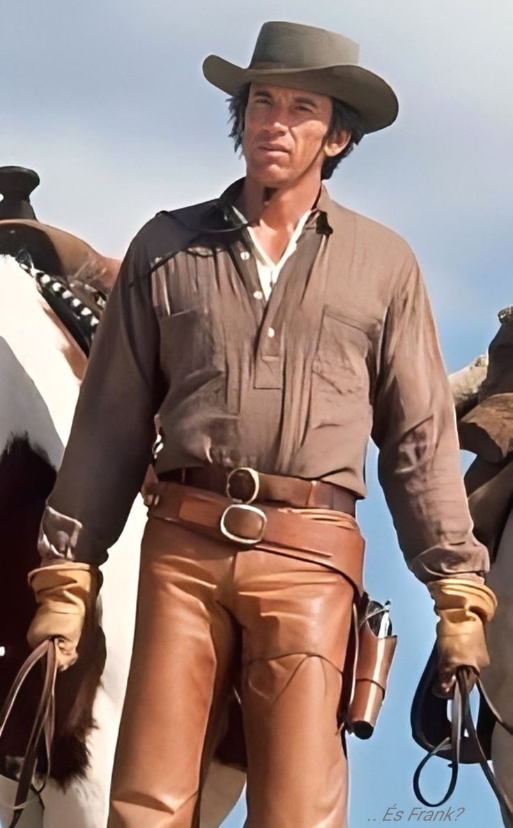 Jorge18994756's tweet image. Hoy está de cumple #ScottGlenn #Silverado (1985). Buen intento de recuperar el western. Esta peli la vi en el #CineColiseum cuando comenzaban con todo aquello del Dolby Surround.