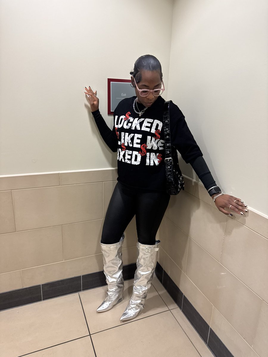 dee tweet media