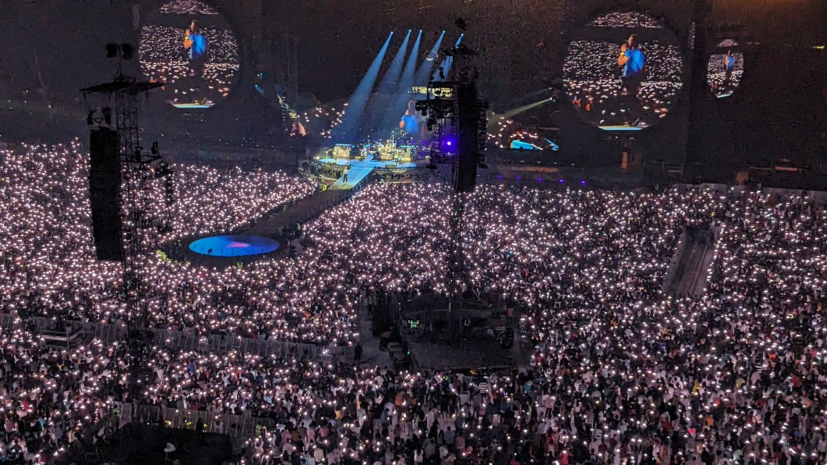 amit3d's tweet image. Coldplay + Motera was a music and light Spectacle. Thanks Coldplay and BCCI and Ahemdabad