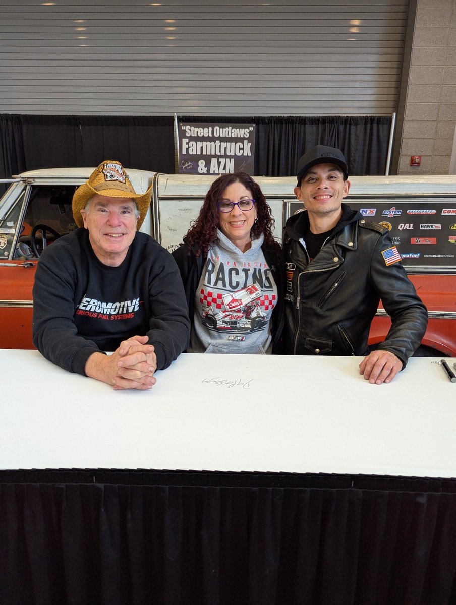 Spent the day in Pittsburgh at the <a href="/HotRodShows/">Autorama / World of Wheels / Cavalcade of Customs</a> and got a picture with these great guys <a href="/AZN_Farmtruck/">Farmtruck and Azn</a> 🤘🏻