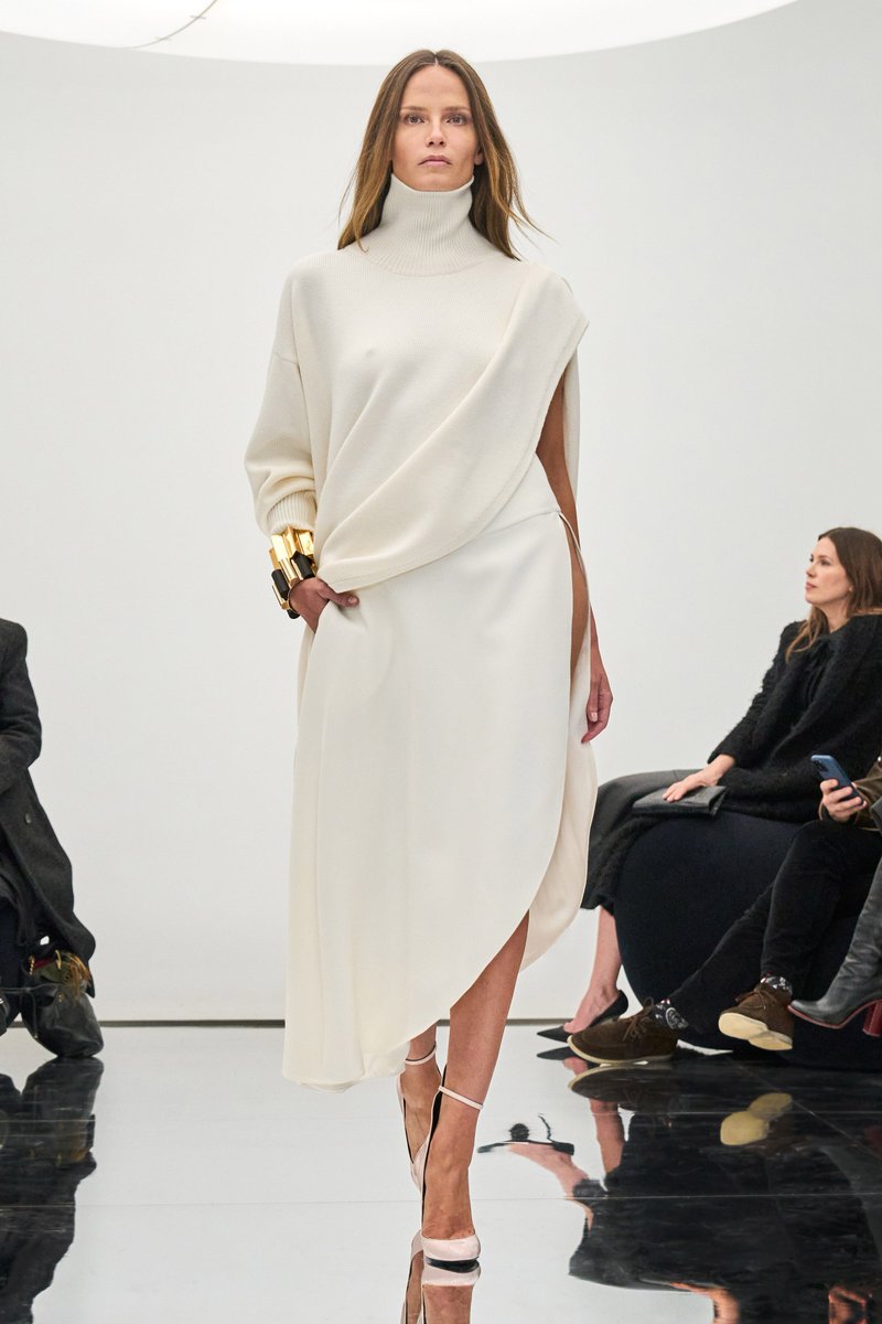 saintdemie's tweet photo. collection of the day: alaïa fw24 https://t.co/4iS1SoCwpR