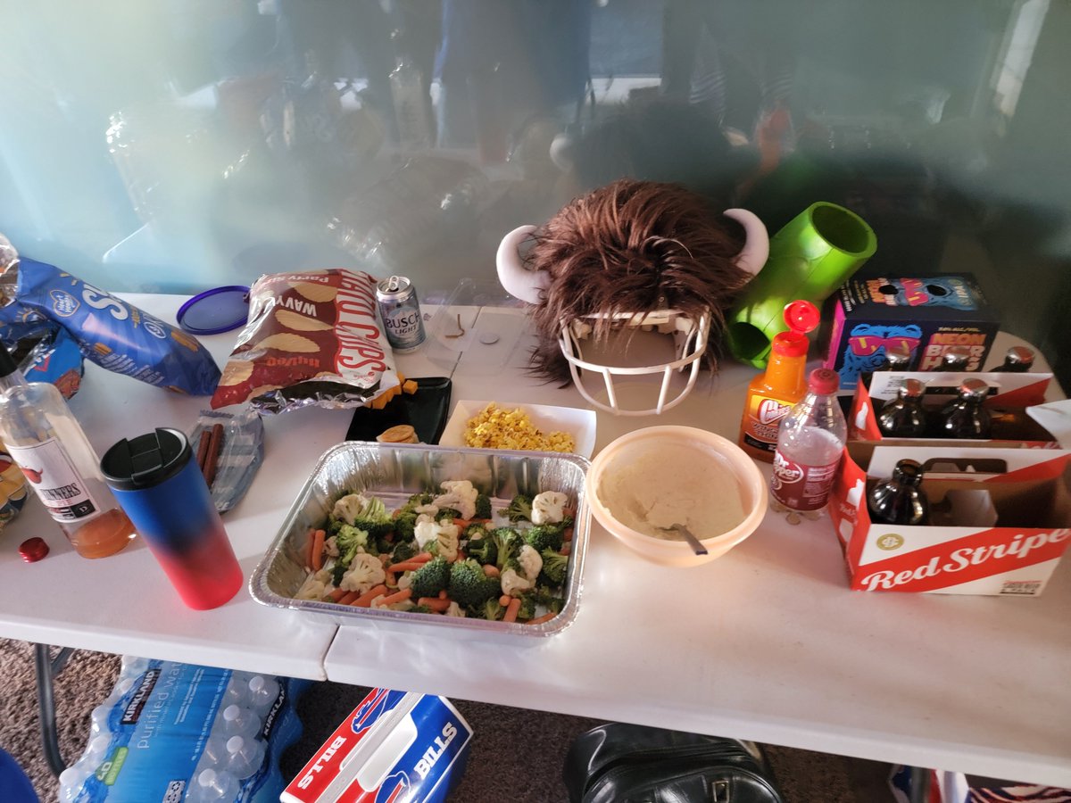 DSMBillsBackers's tweet photo. Best Bills tailgate outside of KC today!!! #BillsMafia https://t.co/lrnHKwAn5H