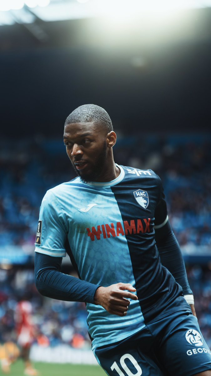 RS076's tweet photo. Petit moment fond d’écran pour réchauffer les cœurs malgré cette nouvelle défaite …
#hacfoot #Ligue1McDonalds #HACSB29 #lehavre https://t.co/ooDU1GK7ra