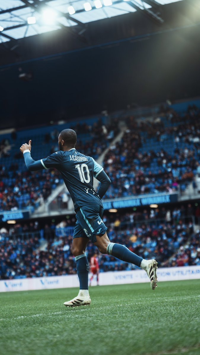 RS076's tweet photo. Petit moment fond d’écran pour réchauffer les cœurs malgré cette nouvelle défaite …
#hacfoot #Ligue1McDonalds #HACSB29 #lehavre https://t.co/ooDU1GK7ra