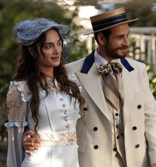 1gullina's tweet photo. Yeni oyuncular Hazal Kaya ve Eda Ece mi 🤦🏻‍♀️ Allah aşkına biraz ekranda görmediğimiz oyuncuları çıkarın karşımıza. Hep aynı kişileri izlemek istemiyoruz ! Denise ve  Cem Yiğit mesela ❤️ Bütün Türkiye’nin başrollerine taş çıkartır şuan.  #ŞakirPaşaAilesi @nowtvturkiye https://t.co/KysSW9sZO1