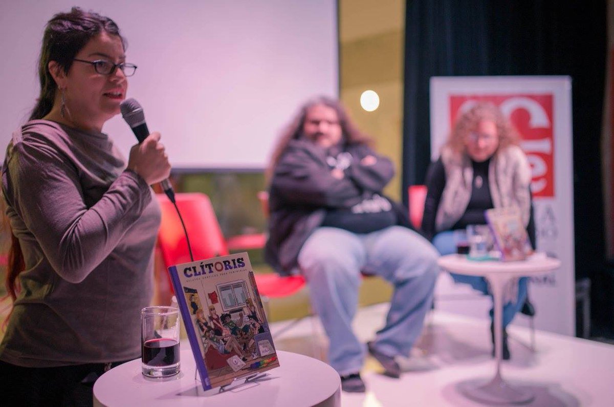 Hoy despedimos a Mariela Acevedo.
El registro histórico dirá que fue editora de los cuatro números de la revista Clítoris, luego reconvertida en dos bellísimas antologías en libro, que tuvimos el honor de publicar en 2015 y 2017.