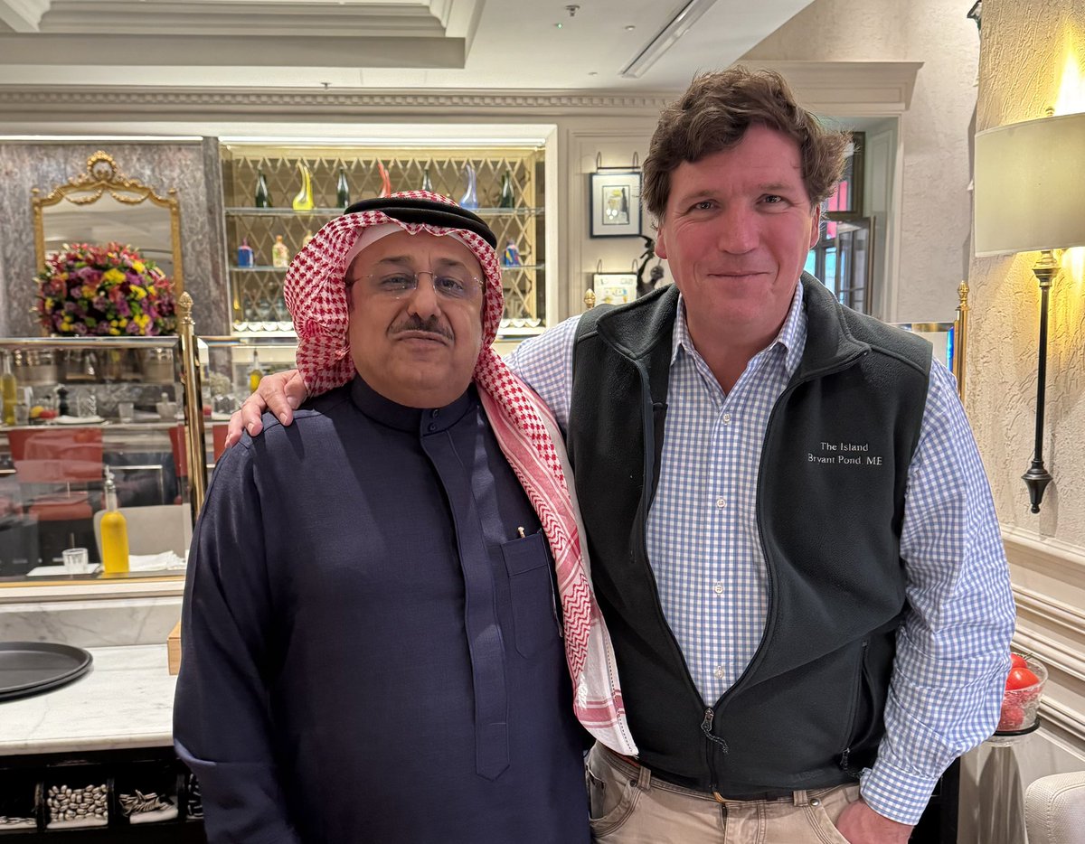 It was my pleasure today to meet and chat with Mr. Tucker Carlson a prominent political commentator in a nice french resturant in the capital of Saudi Arabia #riyadh . I kinda like him as a fierce critic of the left wing agenda , gender politics , climate change , and other woke