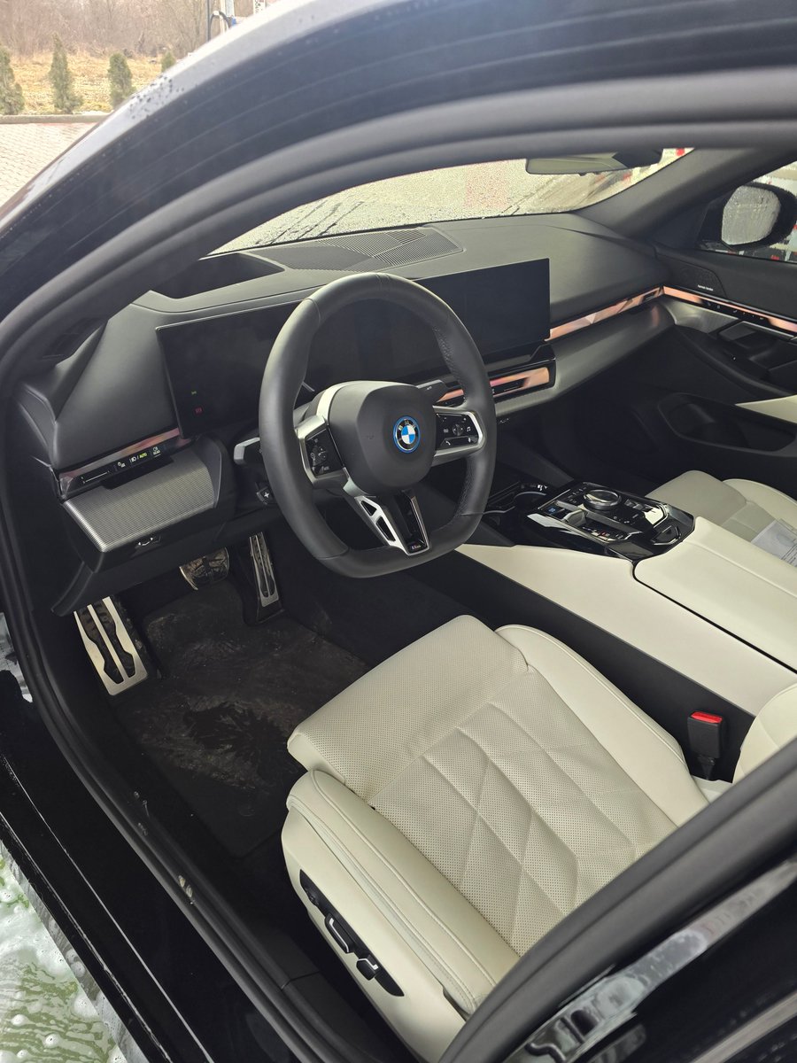 DxWisel's tweet image. El nuevo miembrazo de la familia  
una bestia de 5m de largo.. 340cv de potencia