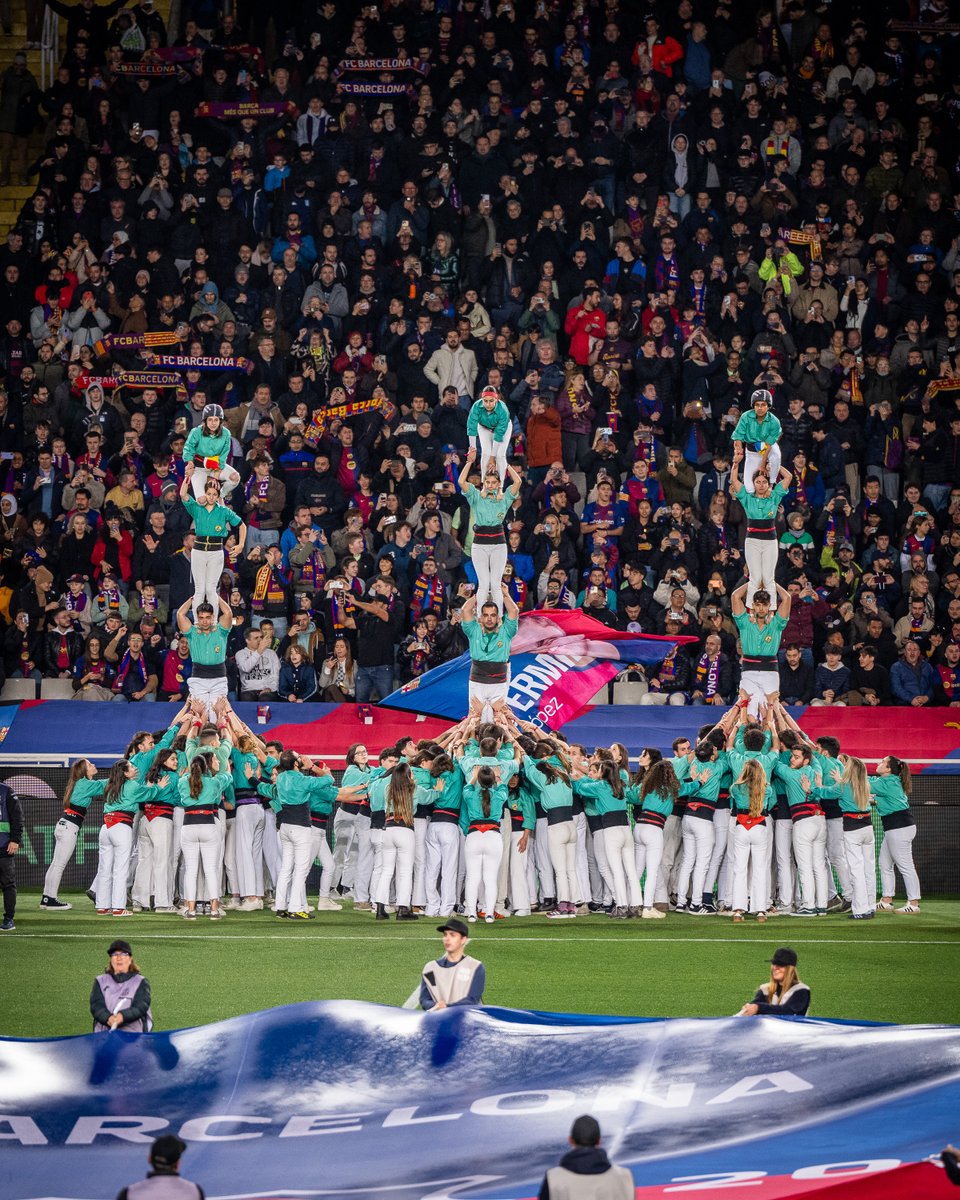 💙 Castells, música i dansa per la solidaritat! ❤️

Així ha estat l’exhibició de castells que simbolitza la solidaritat i l’agermanament entre Catalunya, el Barça i el poble valencià, mostrant tot el suport als afectats per la DANA.