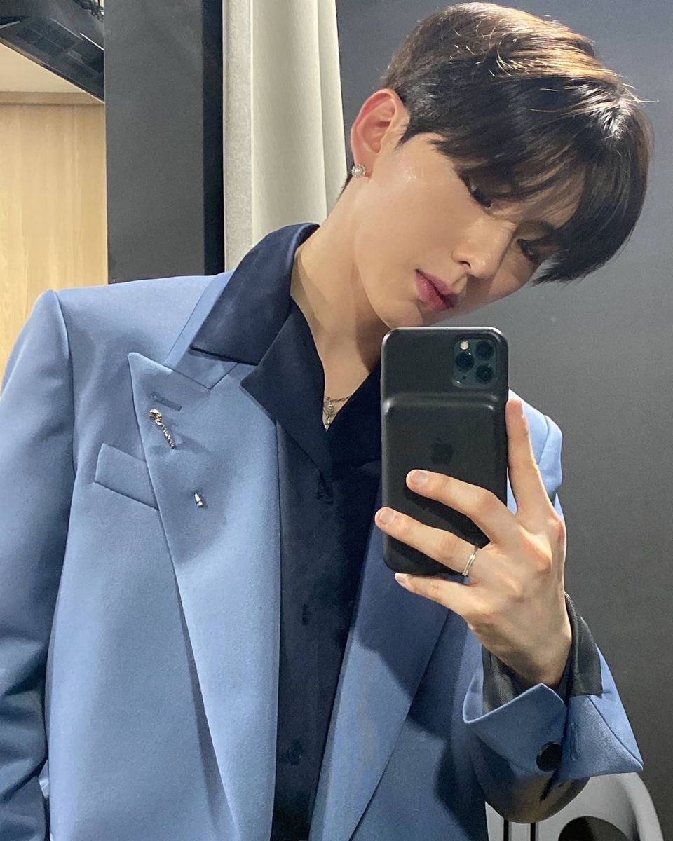 Mirror selfie