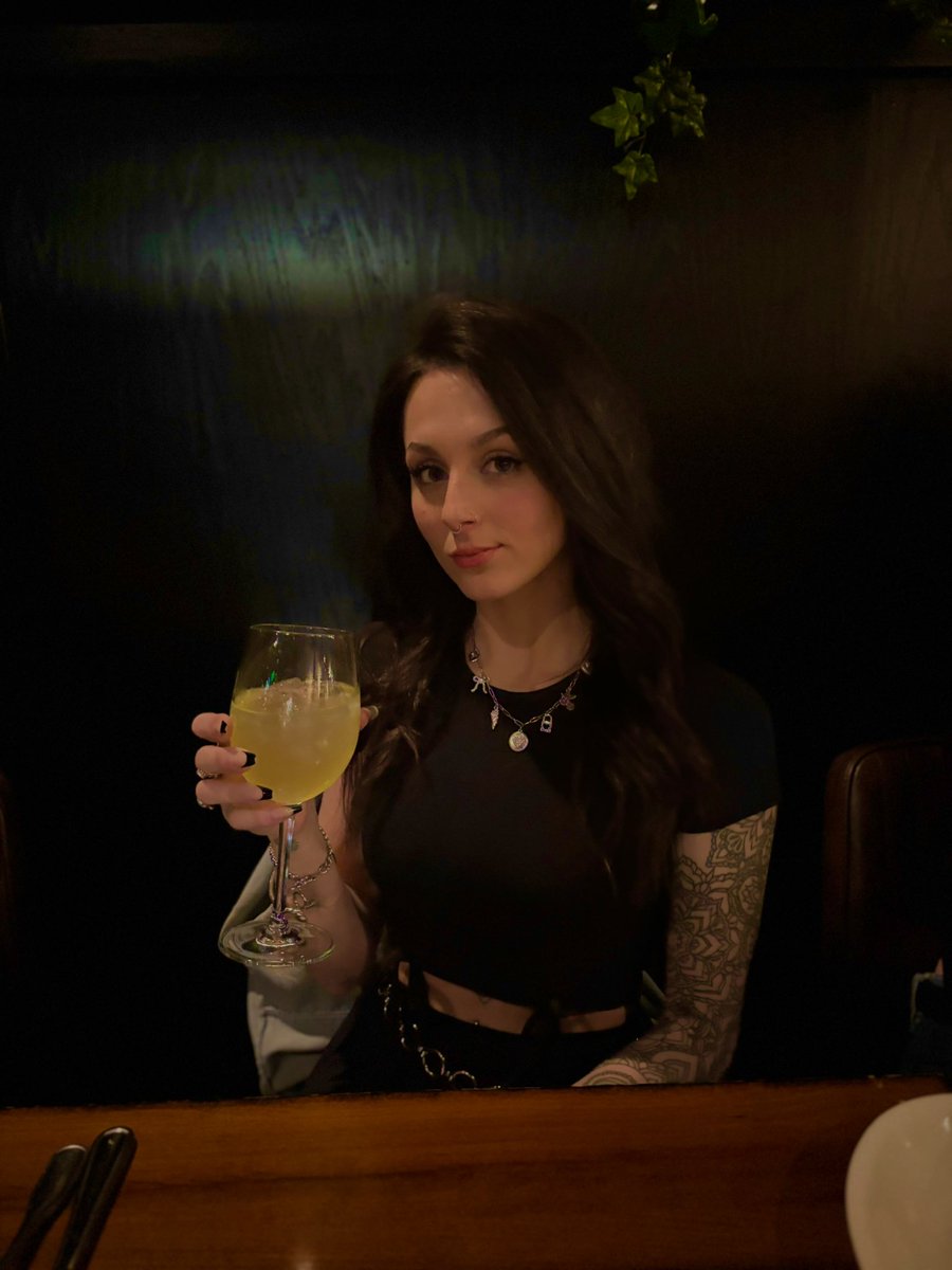 steamedveggies's tweet photo. birthday dinner ♒️✨ https://t.co/tVHZdUqkKO
