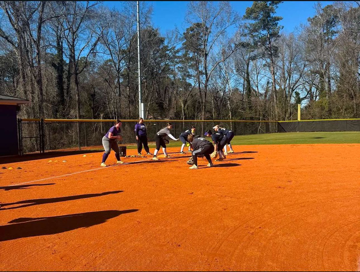 PRLadyPirates's tweet photo. Thank you Coach Newberry and staff for having our #14 @LexiJohnson2026 and #88 @camille_miller8 out yesterday for camp. They enjoyed the drills and time there and are looking forward to being back soon. @CC_Koalas_SB @Topher54Chris https://t.co/XBnDVju7ph