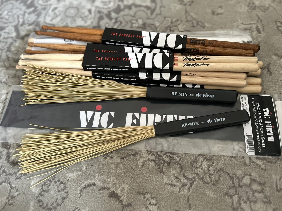 AlbertoMazza15's tweet photo. Recién llegados!!! Como siempre, @vicfirth un lujo!!!
#vicfirth #playvicfirth #drumming https://t.co/mwnVvhZI64