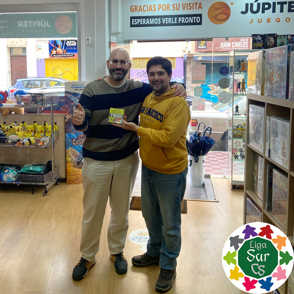 CarcassonneEs's tweet photo. Hoy disputamos el 6º torneo de #LigaCSSur en @JupiterJuegos #Sevilla. ¡Gracias por la acogida! 😍
Tras 4 rondas el ganador fue @ecdcarcassonne. ¡Felicidades! 👏
Además, tuvo el detalle de sortear un ejemplar de su libro "Carcassonne 1vs1". ¡Gracias! 🥳
🏆https://t.co/KzRNC7ICiI https://t.co/eakugbtIEH
