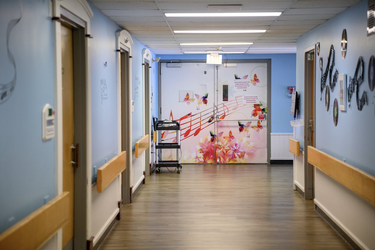 AgeCareCanada's tweet image. A little colour goes a long way! ✨

Our vibrant hallways at AgeCare Glenmore (Calgary, AB) bring warmth and safety, with specially designed doors for the memory care neighbourhoods. ❤️

#longtermcarehome #agecareculture #agecarecommunity