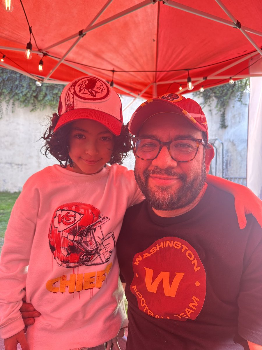 abogabomx's tweet photo. @FOXImpactoNFL vamos #Commanders #Washington #HTTC https://t.co/7AifwuTtip